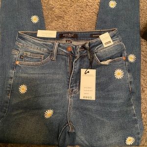 High waisted Judy blue daisy skinny jeans 5